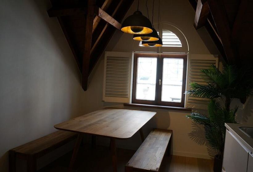 سوییت لوکس, Charming Suites Jan Zonder Vrees