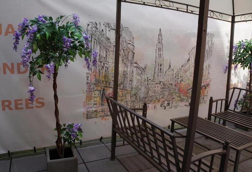 سوییت لوکس, Charming Suites Jan Zonder Vrees