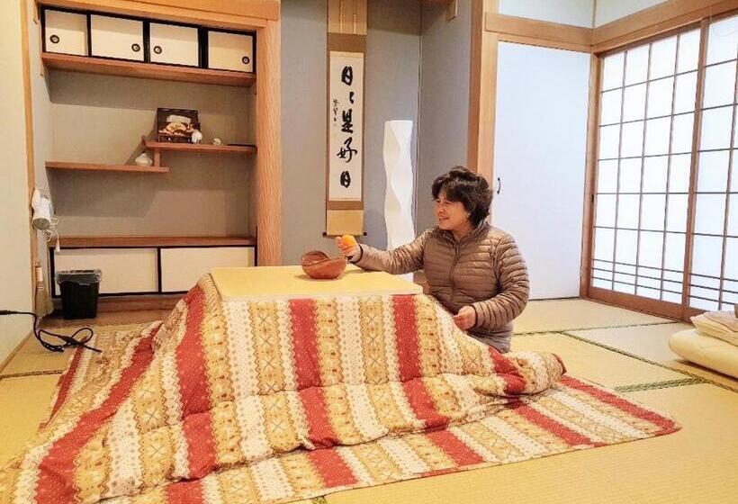 اتاق استاندارد چهارنفره با سرویس بهداشتی مشترک, Tsushima White House