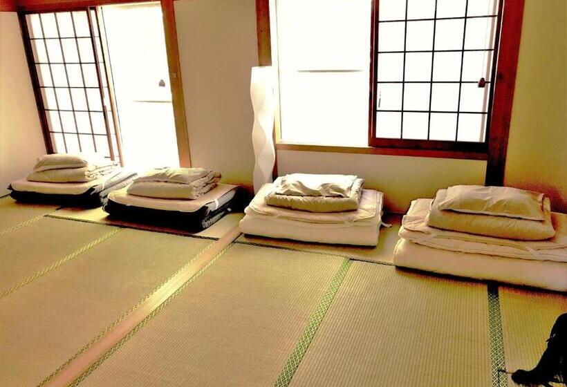 اتاق استاندارد چهارنفره با سرویس بهداشتی مشترک, Tsushima White House