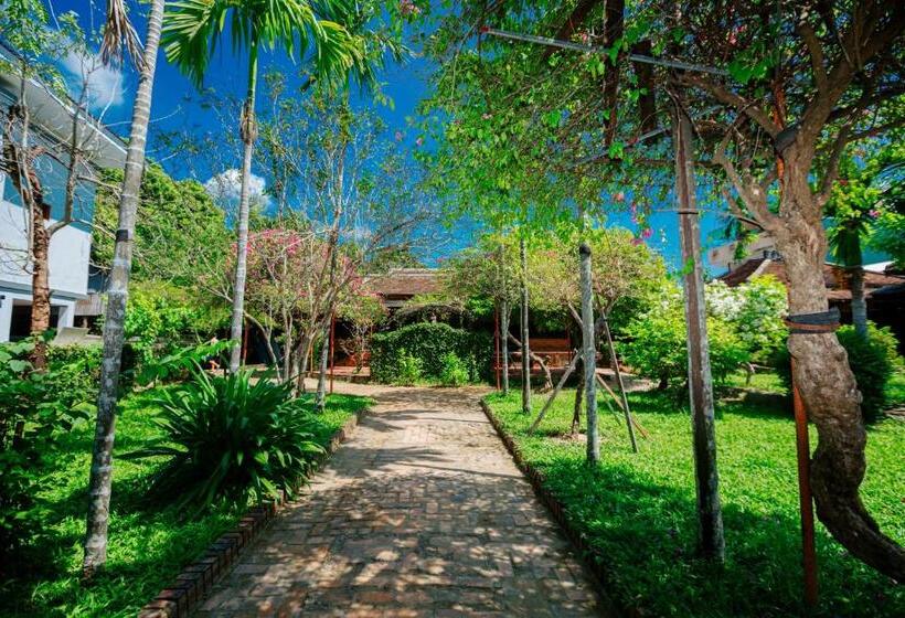 اتاق استاندارد با چشم‌انداز باغ, Mandarin Homestay Hue