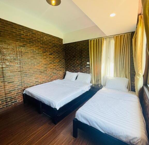 اتاق لوکس سه تخته, Mandarin Homestay Hue