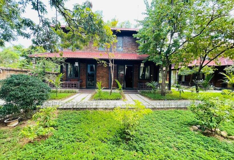 اتاق لوکس سه تخته, Mandarin Homestay Hue