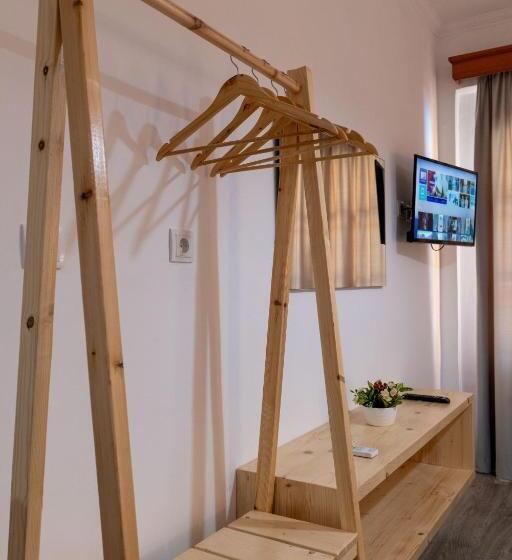 اتاق استاندارد سه نفره, Apart Hotel Alex