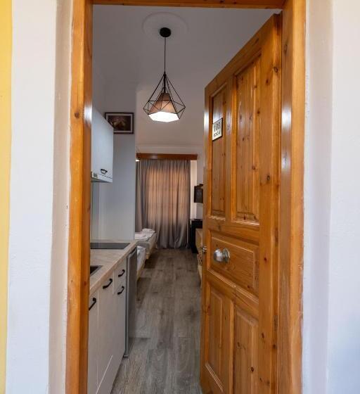 اتاق کلاسیک سه تخته, Apart Hotel Alex