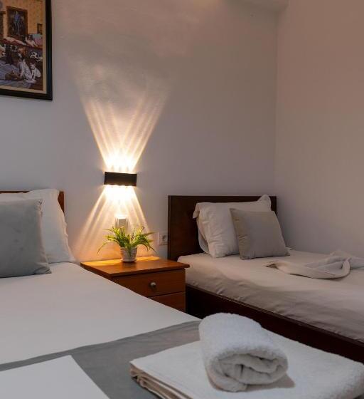 اتاق استاندارد سه نفره, Apart Hotel Alex