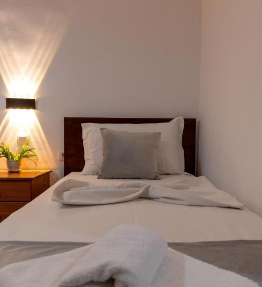 اتاق استاندارد سه نفره, Apart Hotel Alex