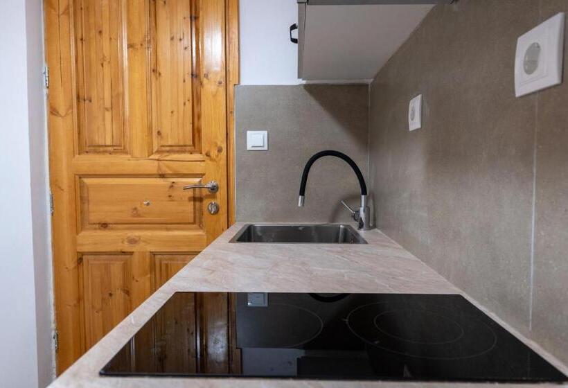 اتاق کلاسیک سه تخته, Apart Hotel Alex