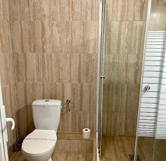 اتاق استاندارد سه نفره, Airport Jazmin Guesthouse