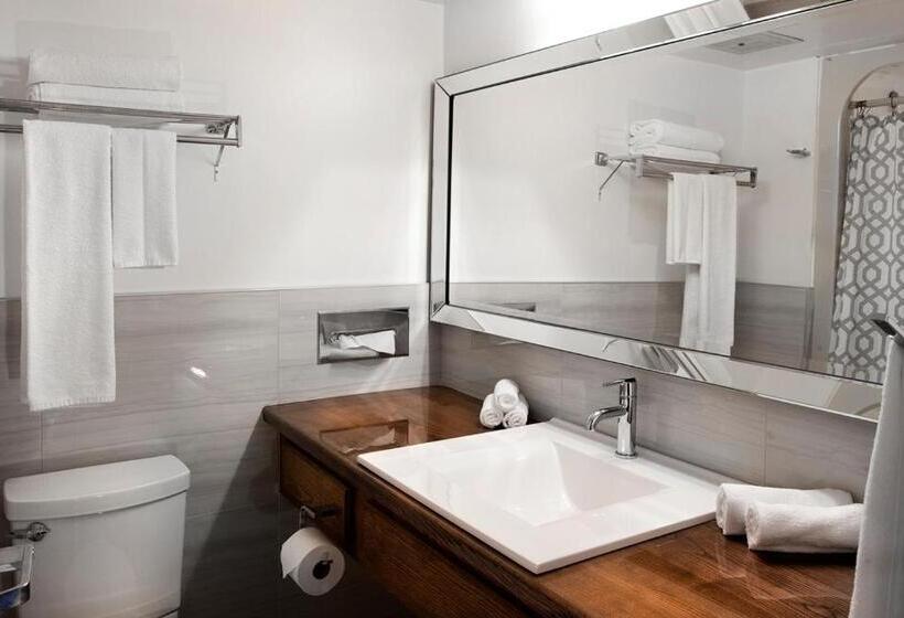Deluxe Suite King Bed, The Ashwood Inn