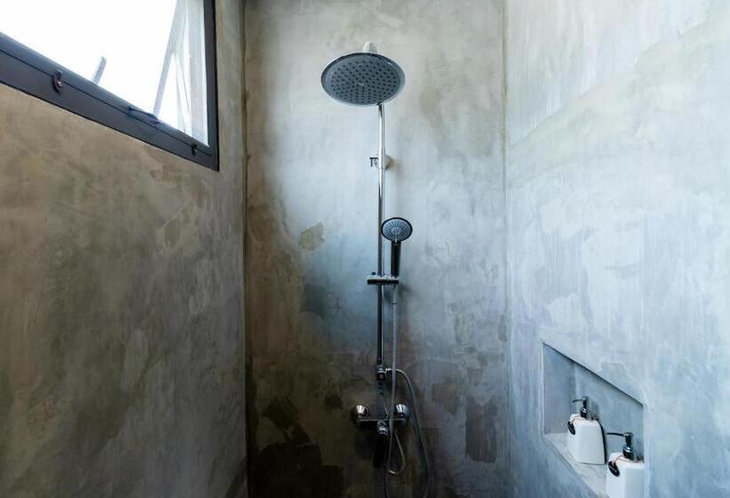 سوییت جونیور, The Barn Hua Hin