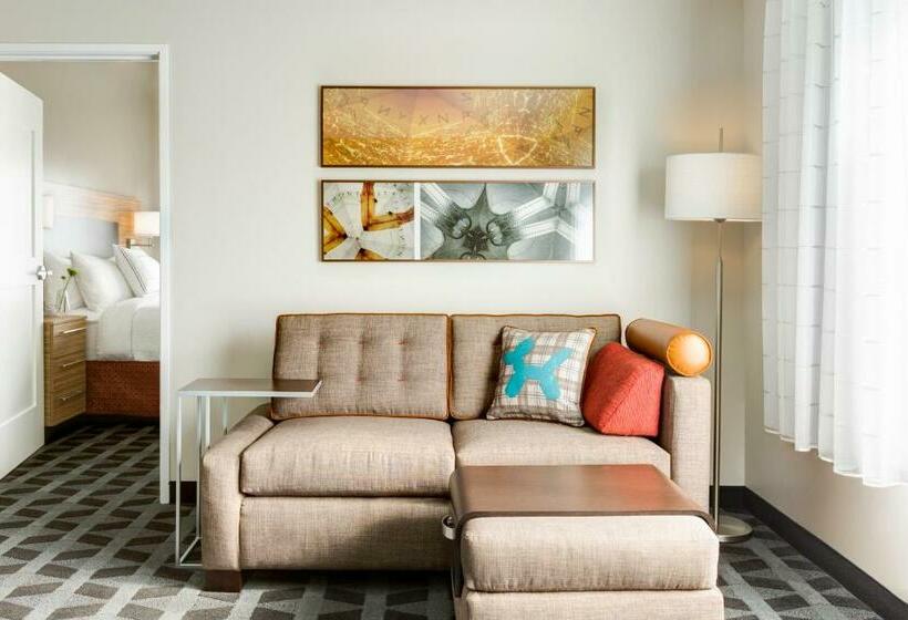 Suite Queen Bed, Towneplace Suites By Marriott Medicine Hat