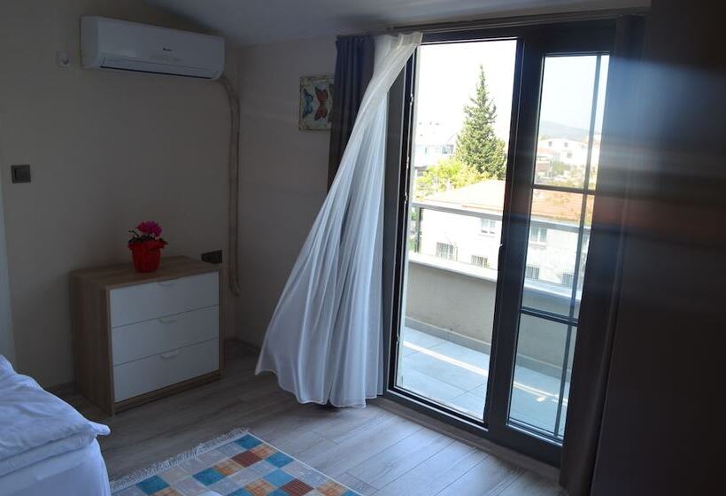 Comfort room with city view, La Casita Apartment