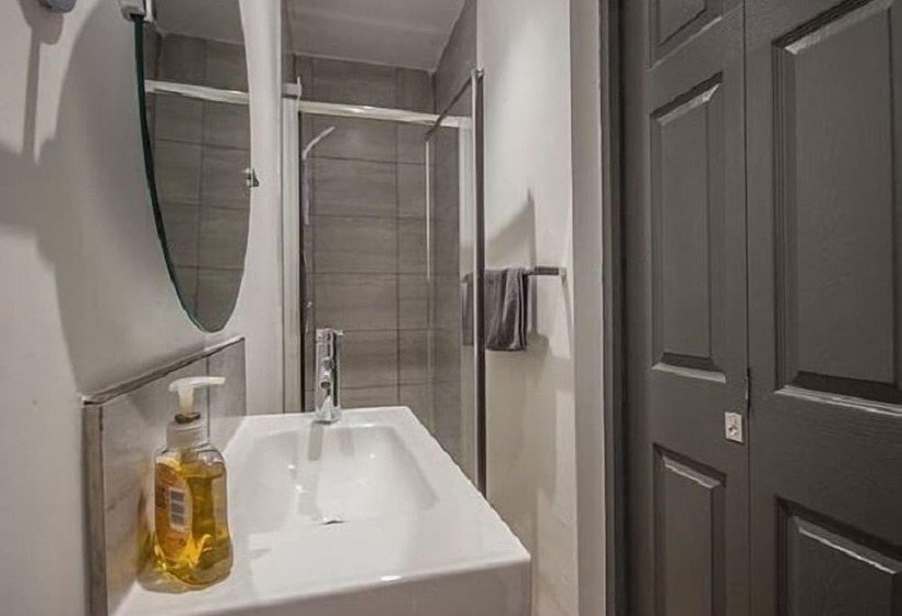 اتاق استاندارد, Featherbed Cottage