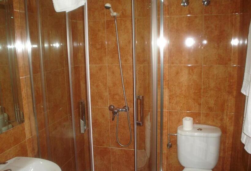 اتاق استاندارد سه نفره, Hostal Cid