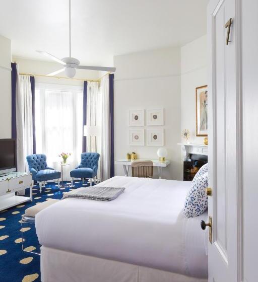 اتاق لوکس با تخت بزرگ, The White House Napa Valley