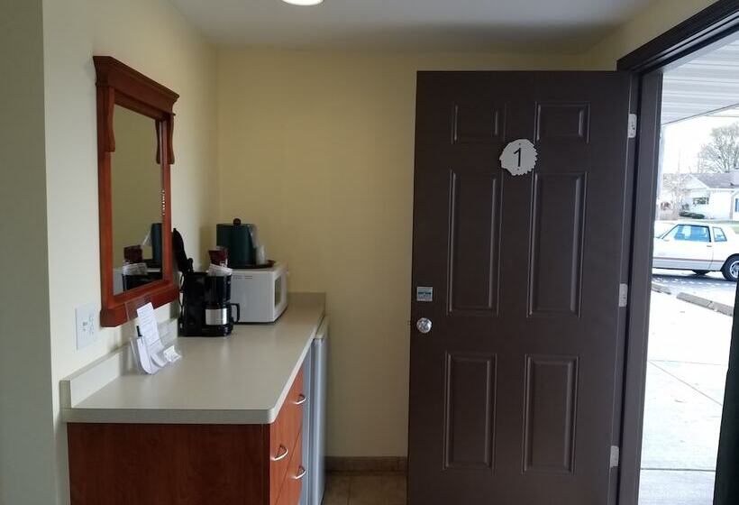 带特大床的标准间, Black Hawk Motel & Suites