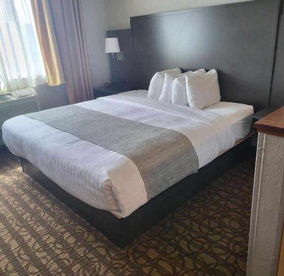 Deluxe Room King Size Bed, Best Western Sawtooth Inn And Suites