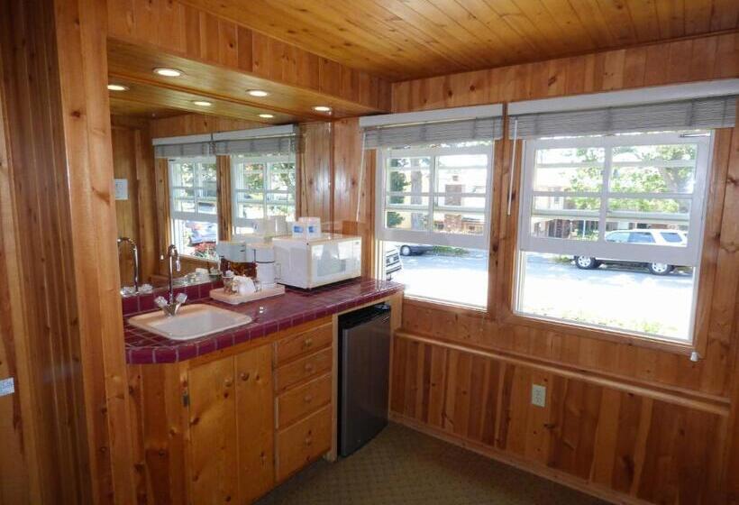 اتاق لوکس با تخت بزرگ, Briarwood Inn
