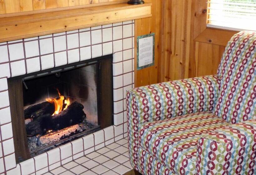 اتاق لوکس با تخت بزرگ, Briarwood Inn
