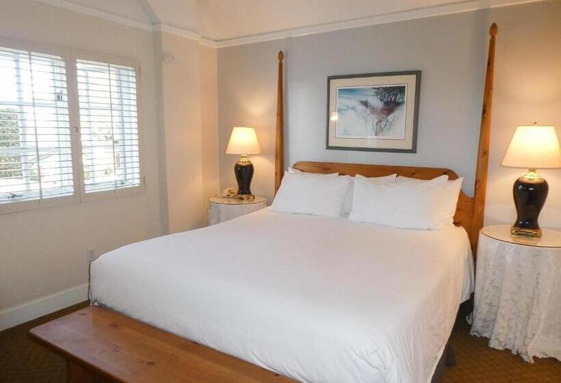 اتاق لوکس, Briarwood Inn