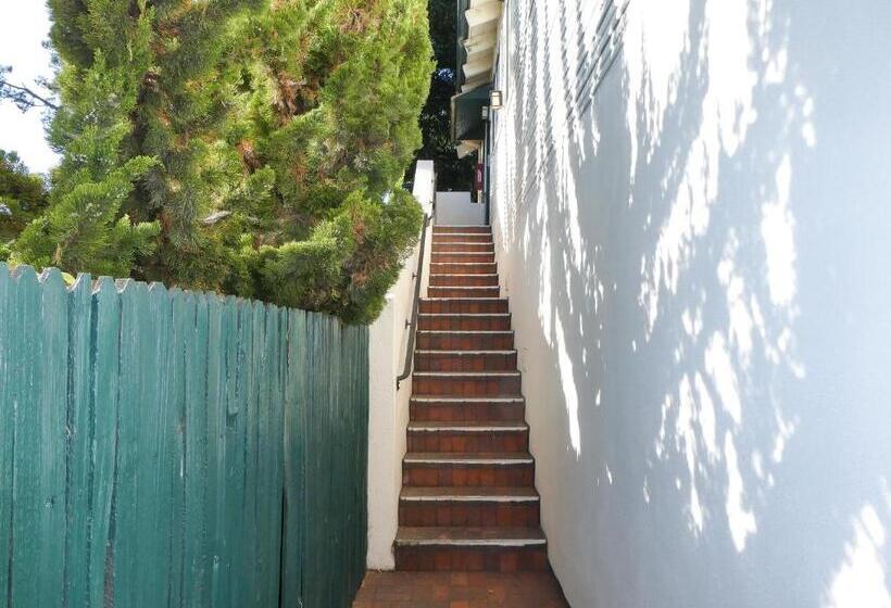 1 Bedroom Penthouse Apartment, Briarwood Inn