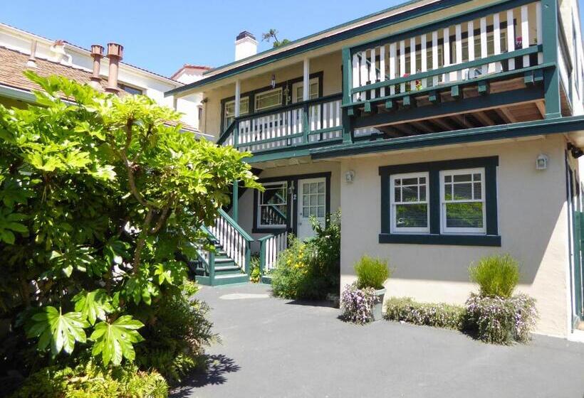 اتاق لوکس خانوادگی, Briarwood Inn