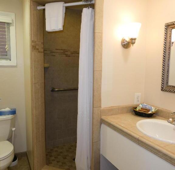 اتاق لوکس خانوادگی, Briarwood Inn
