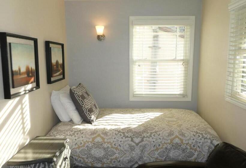 آپارتمان 4 خوابه, Briarwood Inn