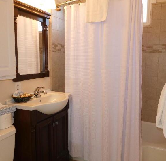 آپارتمان 4 خوابه, Briarwood Inn