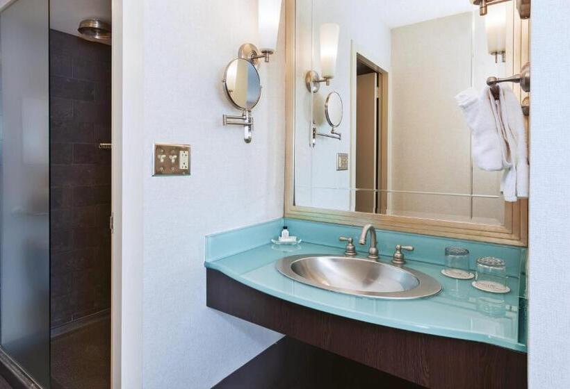 اتاق استاندارد, Crowne Plaza Syracuse, An Ihg