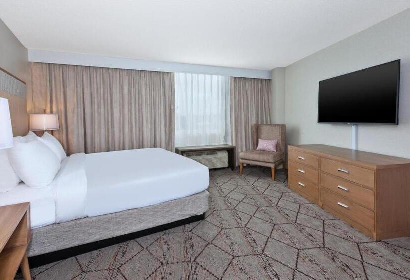 سوئیت با تخت بزرگ, Crowne Plaza Syracuse, An Ihg