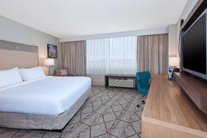 اتاق استاندارد با تخت بزرگ, Crowne Plaza Syracuse, An Ihg