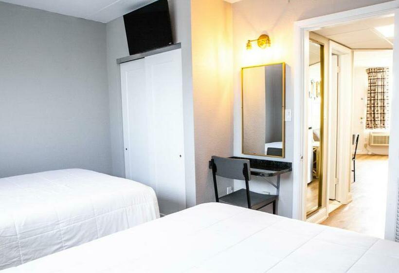 سوییت خانوادگی, Bristol Plaza Resort Motel