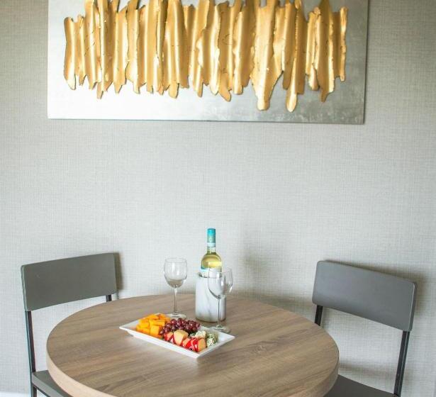 اتاق استاندارد با چشم‌انداز دریا, Bristol Plaza Resort Motel