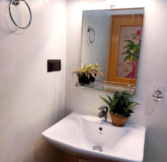 اتاق استاندارد سه نفره, Sky White Villa
