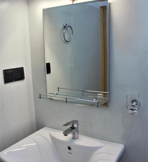 اتاق استاندارد سه نفره, Sky White Villa