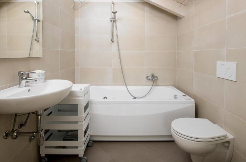 اتاق استاندارد با وان آب گرم, Fiorenzuola Bed & Breakfast