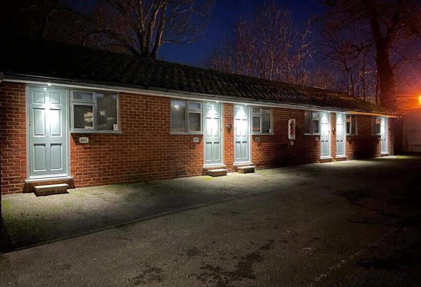 سوییت جونیور, Arlan House, Central Basingstoke