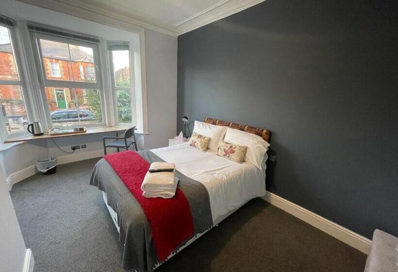 اتاق لوکس, Arlan House, Central Basingstoke