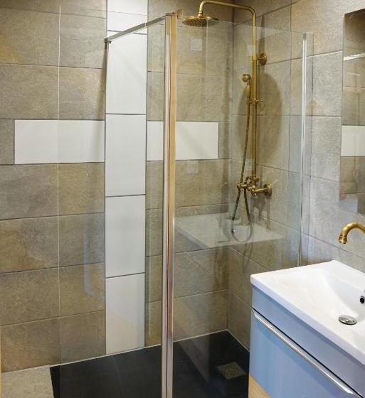 اتاق استاندارد سه نفره, Chalet Hotel La Tuviere Bike Inn