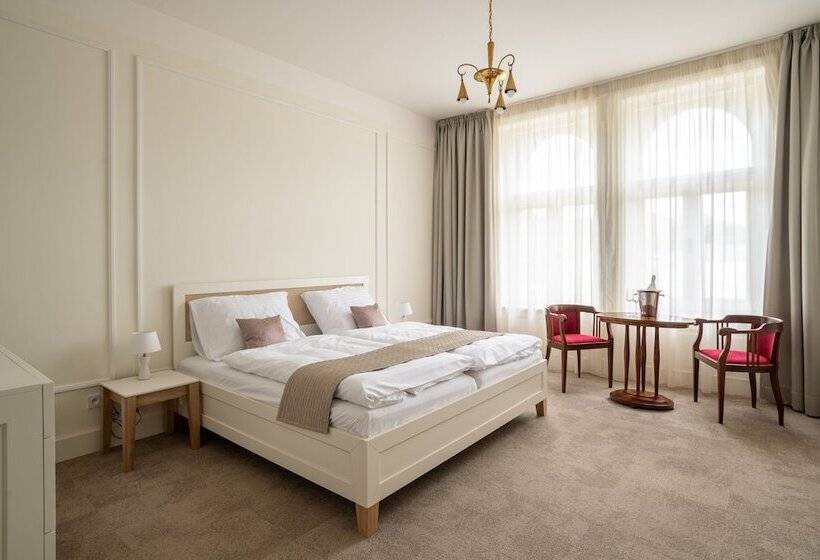 اتاق سوپریور با تخت بزرگ, Villa Rosenaw