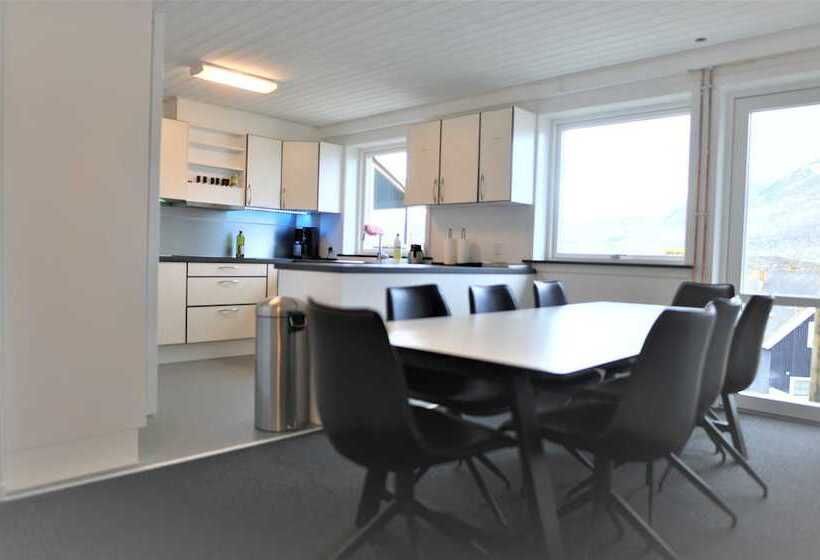 اتاق خانوادگی با سرویس بهداشتی مشترک, Nuuk City Hostel