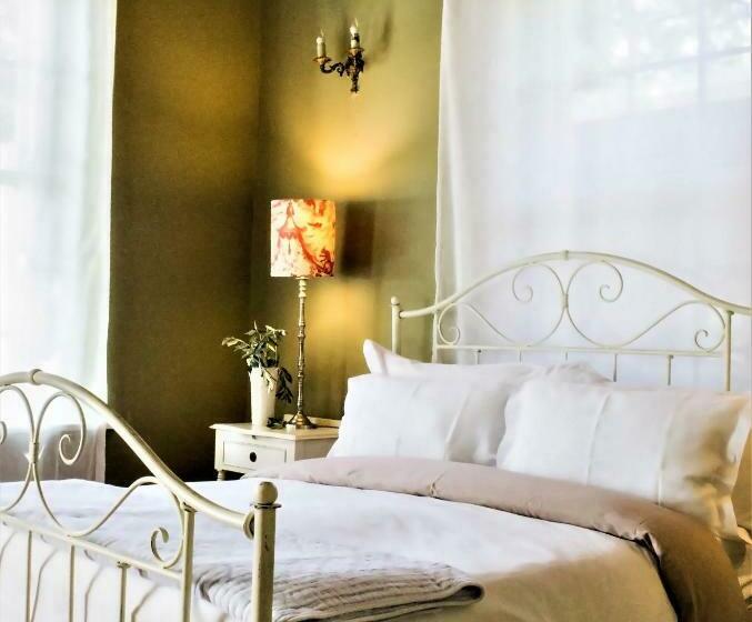 اتاق لوکس, Cafe Felix & Old Oak Manor