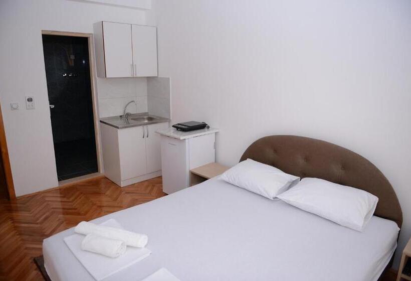 استودیوی استاندارد, Prenoćište Vila Tasić