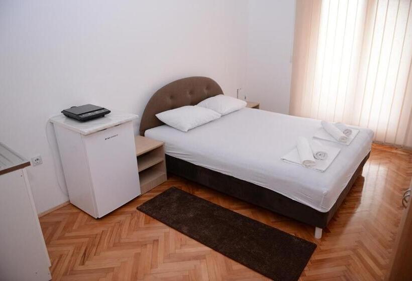 استودیوی استاندارد, Prenoćište Vila Tasić