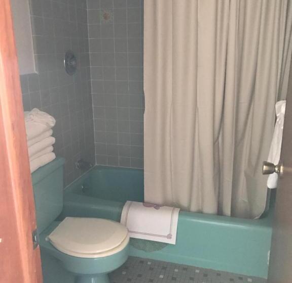 اتاق خانوادگی, Yankee Clipper Resort Motel