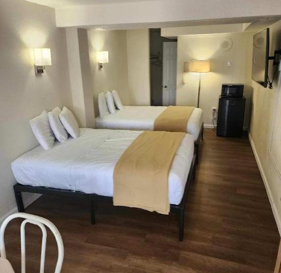 استودیوی استاندارد, Yankee Clipper Resort Motel