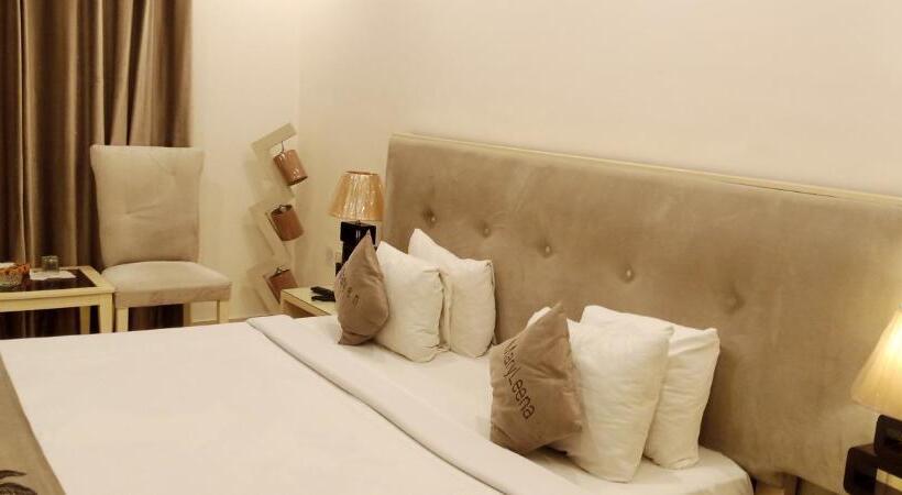 اتاق لوکس با تخت بزرگ, Maryleena Hotel Gulberg