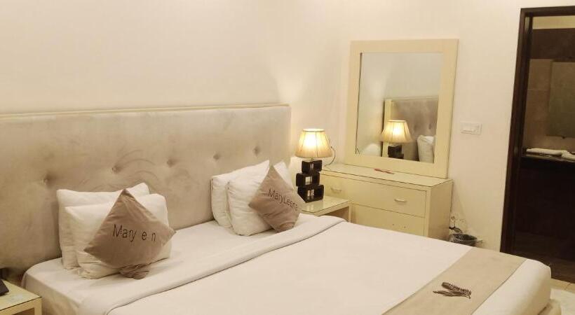 اتاق لوکس با تخت بزرگ, Maryleena Hotel Gulberg